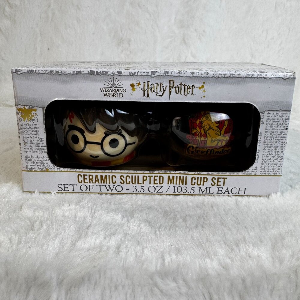 Harry Potter Ceramic Sculpted Mini Cup Set Of Two 3.5 Oz Gryffindor Design new - Picture 3 of 6